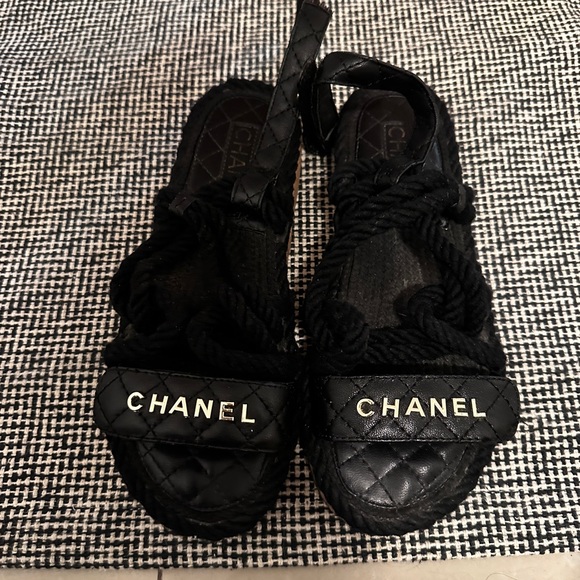 Gifted Chanel sandals lightly worn - Picture 4 of 4